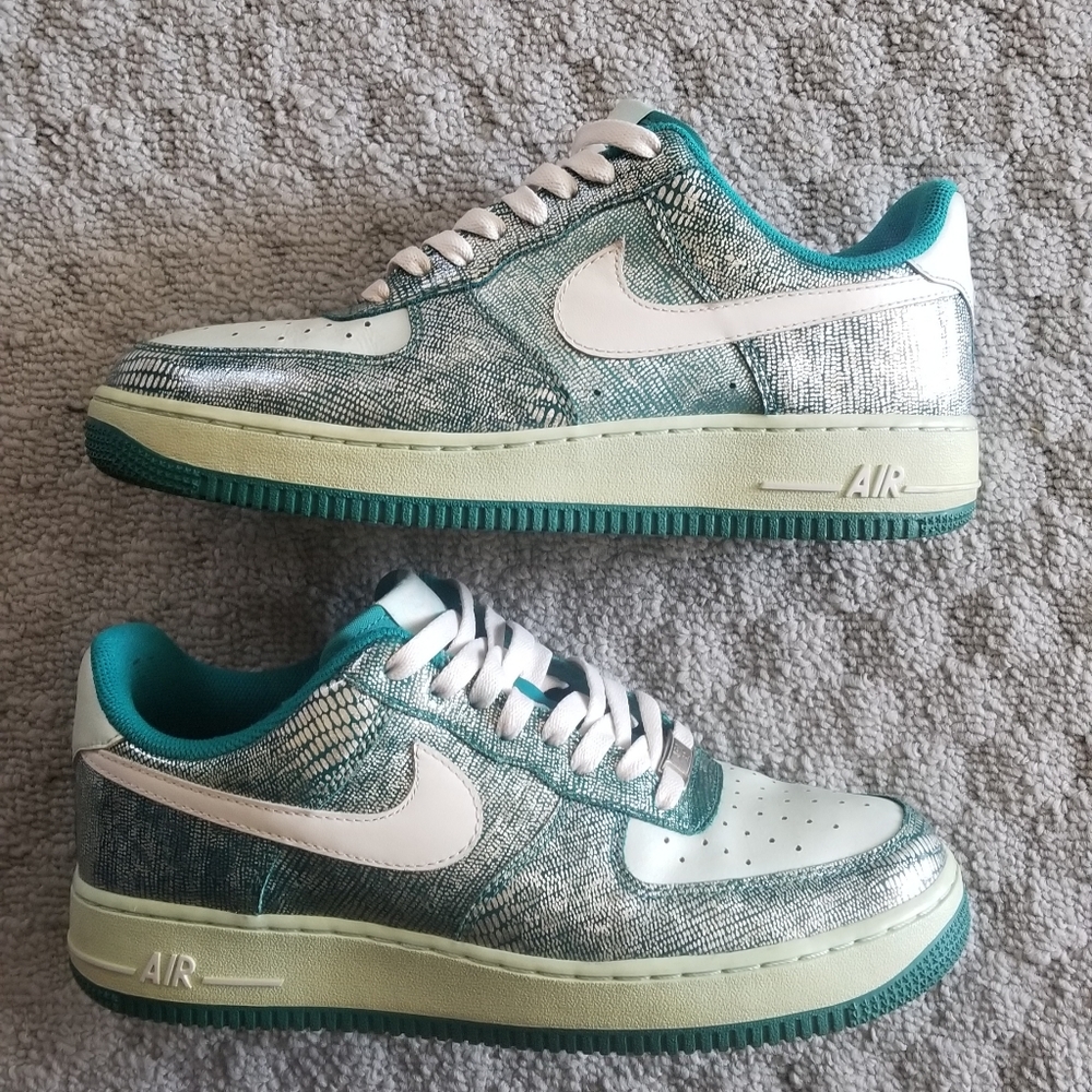 Nike Women's Air Force 1 Low Top Sneakers